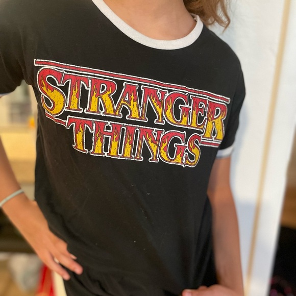 Stranger things crop (Netflix store) Size 10/12 - Picture 2 of 4